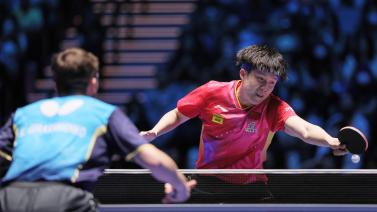 [图]布朗尼首次首发17分 惨败勇士58分.