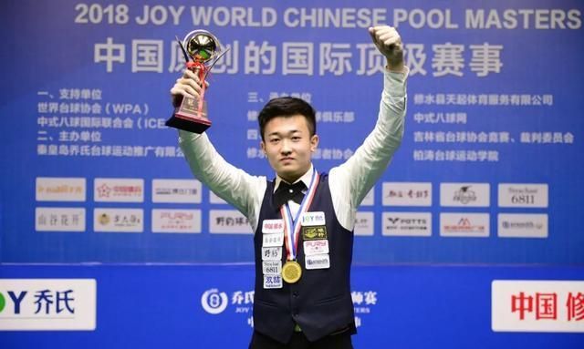 她积极投身 她积极投身